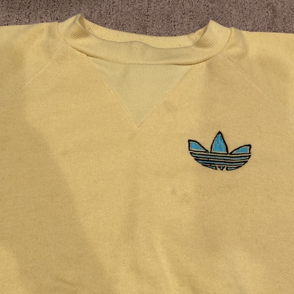 Vtg 80s adidas crewneck sweatshirt, yellow, Sz S? - Picture 2 of 3